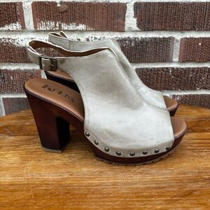 Kork Shoes Women’s Sz 8 Beige Faux Leather Open Toe Heeled Clogs